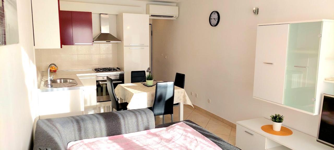Cozy Apartment With Free Private Parking Spalato Esterno foto